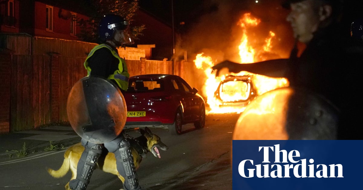 Hatred of police not racism motivated children in English riots, report finds - Today news