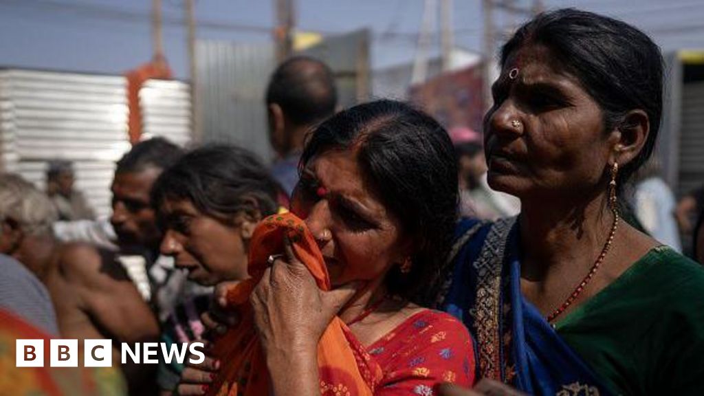 Thirty killed in crush at India's Kumbh Mela pageant