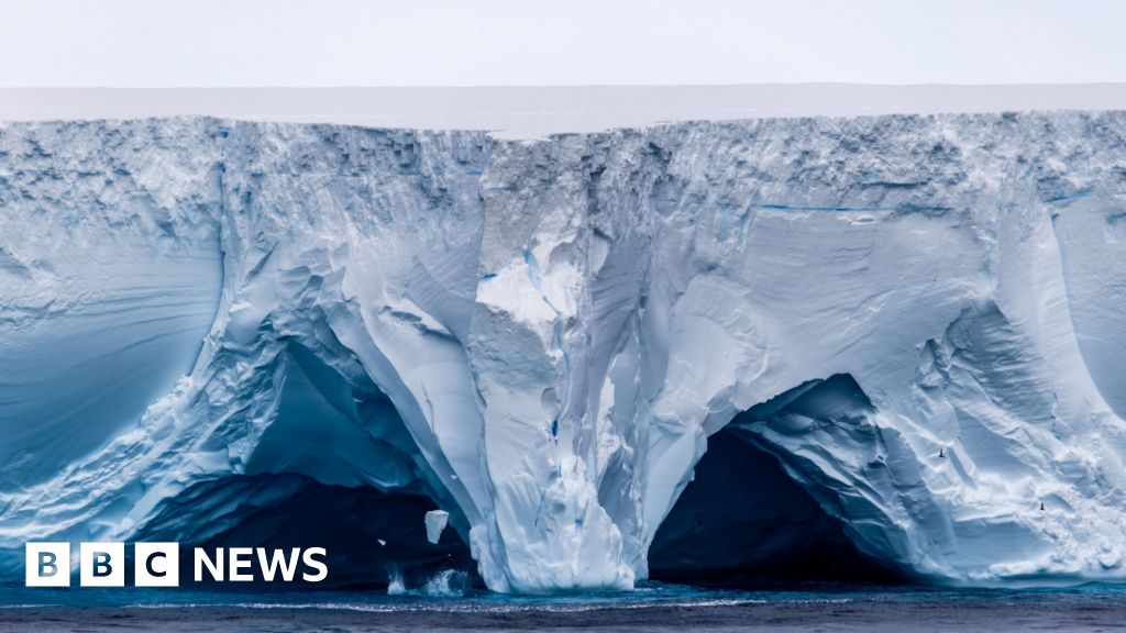 A23a: Large iceberg on collision course with island