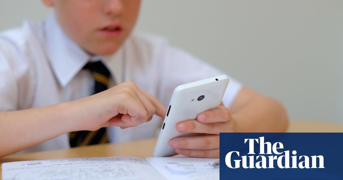 School ban on phones does not improve grades or health, says UK study - Today news