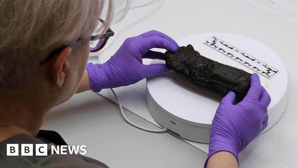 First glimpse inside burnt scroll after 2,000 years - Today news