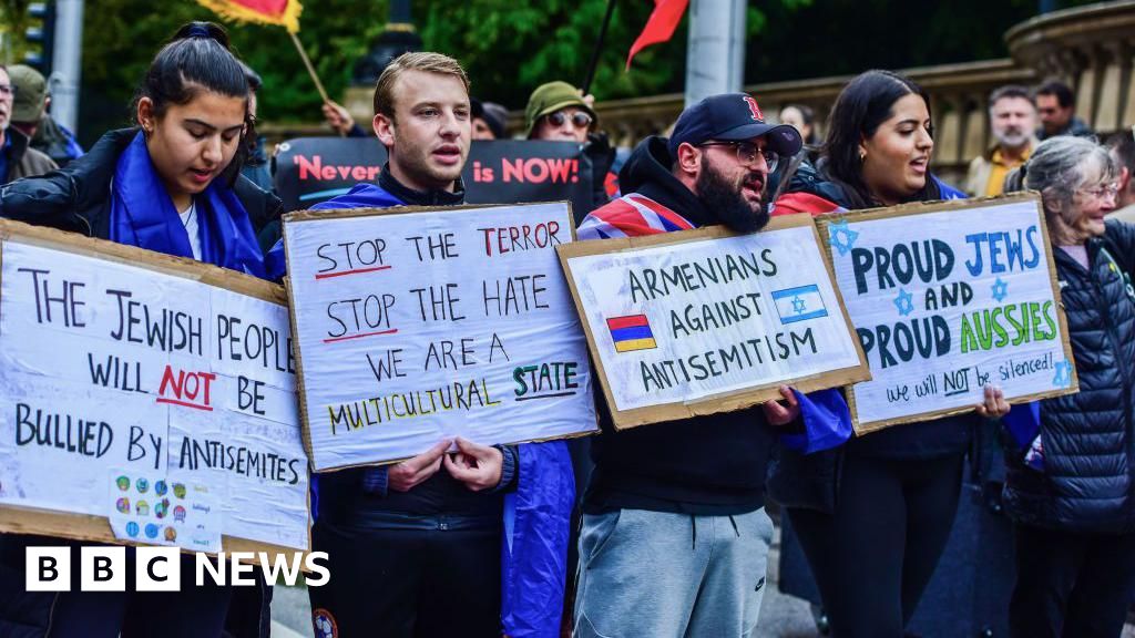 Mandatory jail for Nazi salutes under new Australia laws - Today news