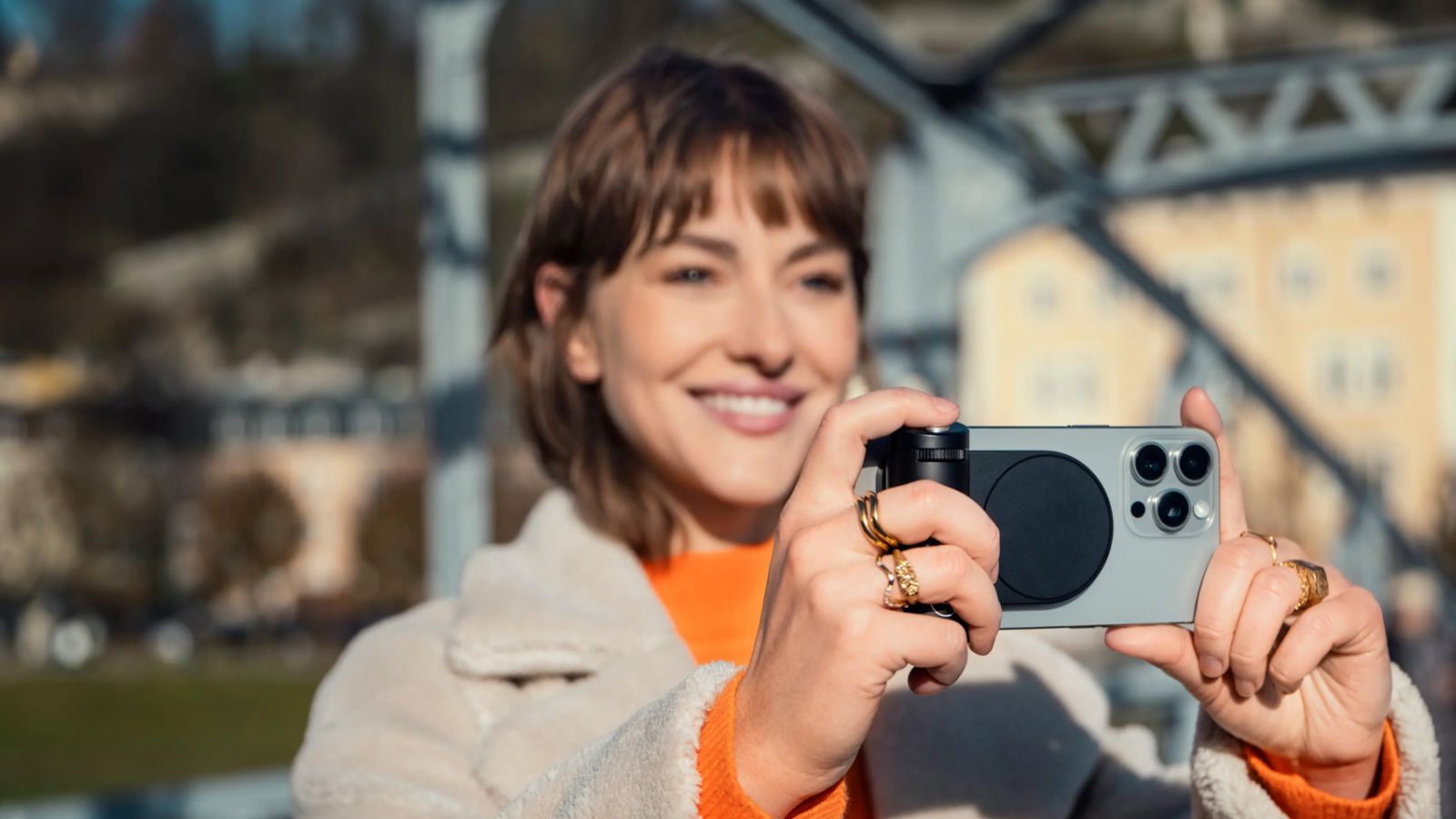 Leica Announces $329 'LUX Grip' Camera Accessory for iPhone - Today news