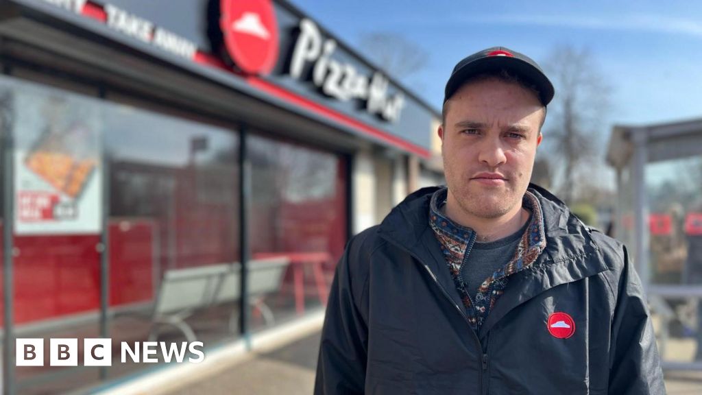 Pizza Hut workers accuse franchisee of docking wages - Today news