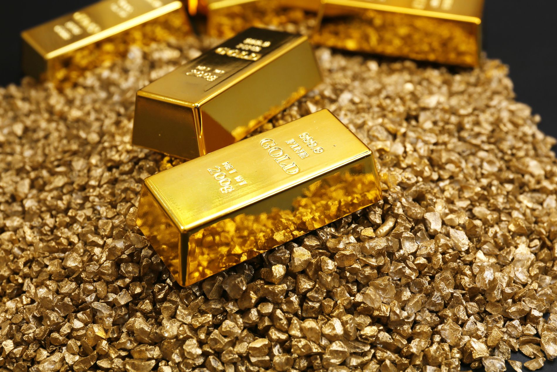 Spot Gold Breaks $3,000 an Ounce Amid Market Carnage Leaving BTC Behind - Today news