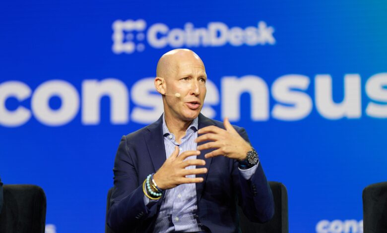 Coinbase Praised for Hack Response Amid $400M Crisis