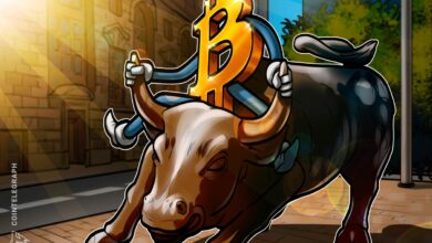 Bitcoin Price Stagnant As Long-Term Holders Sell To Institutions