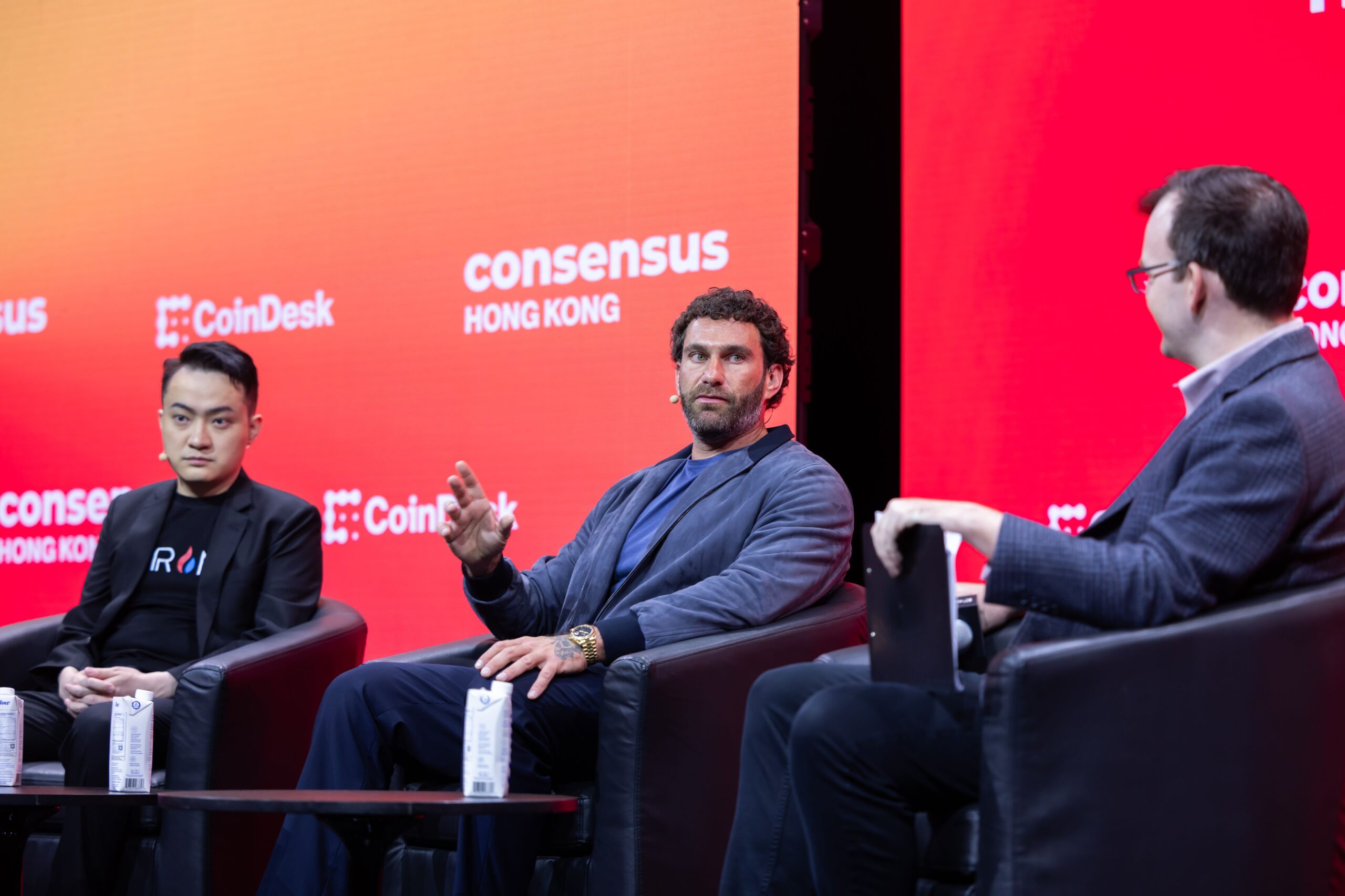 Trump-Linked DeFi Venture World Liberty Groups With Re7 for USD1 Stablecoin Vault Trump-Linked DeFi Project World Liberty Teams With Re7 for USD1 Stablecoin Vault