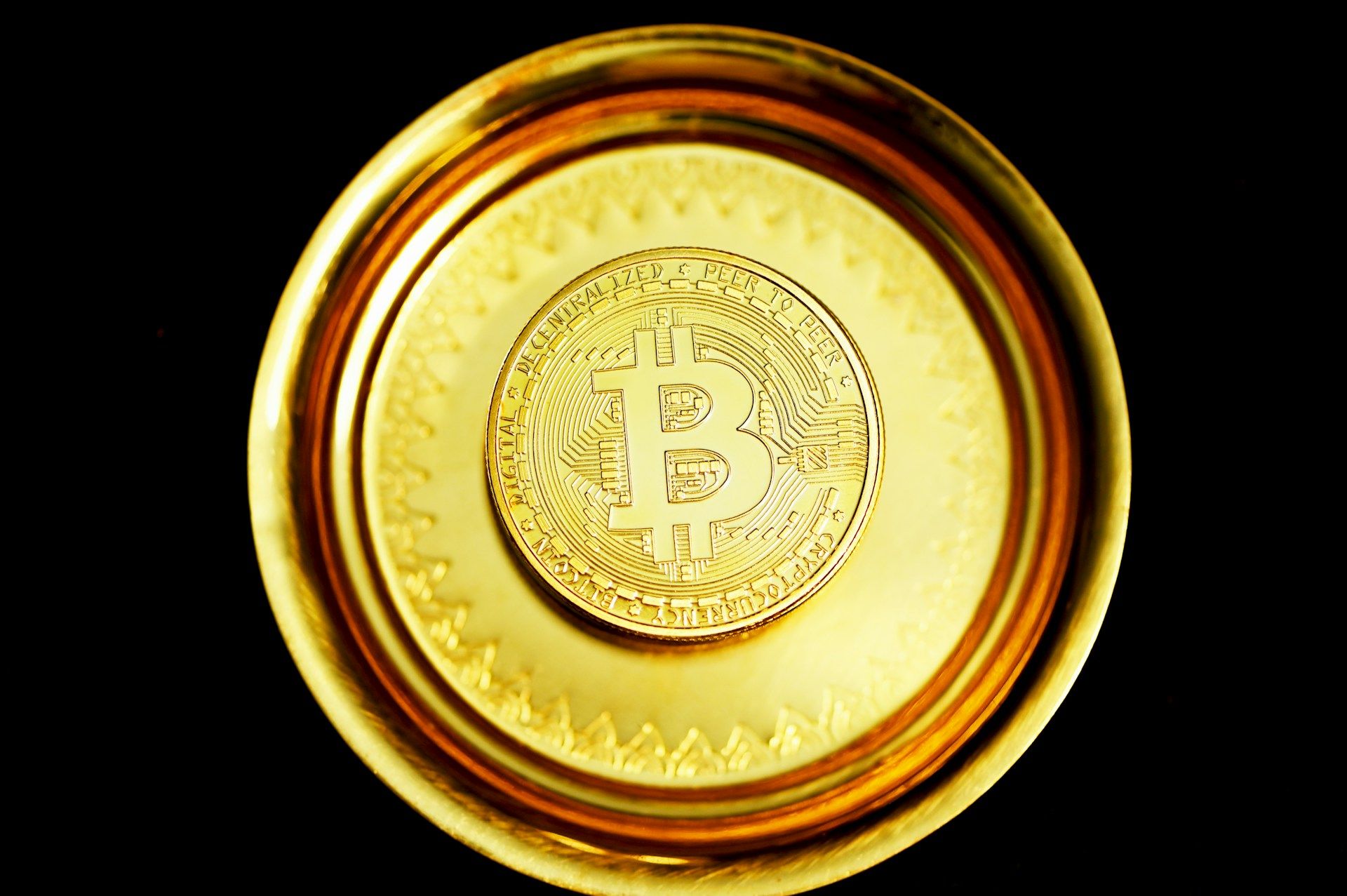 Analysts Say Bitcoin's Lengthy-Time period Focus Is Easing Battle Jitters Analysts Say Bitcoin's Long-Term Focus Is Easing War Jitters