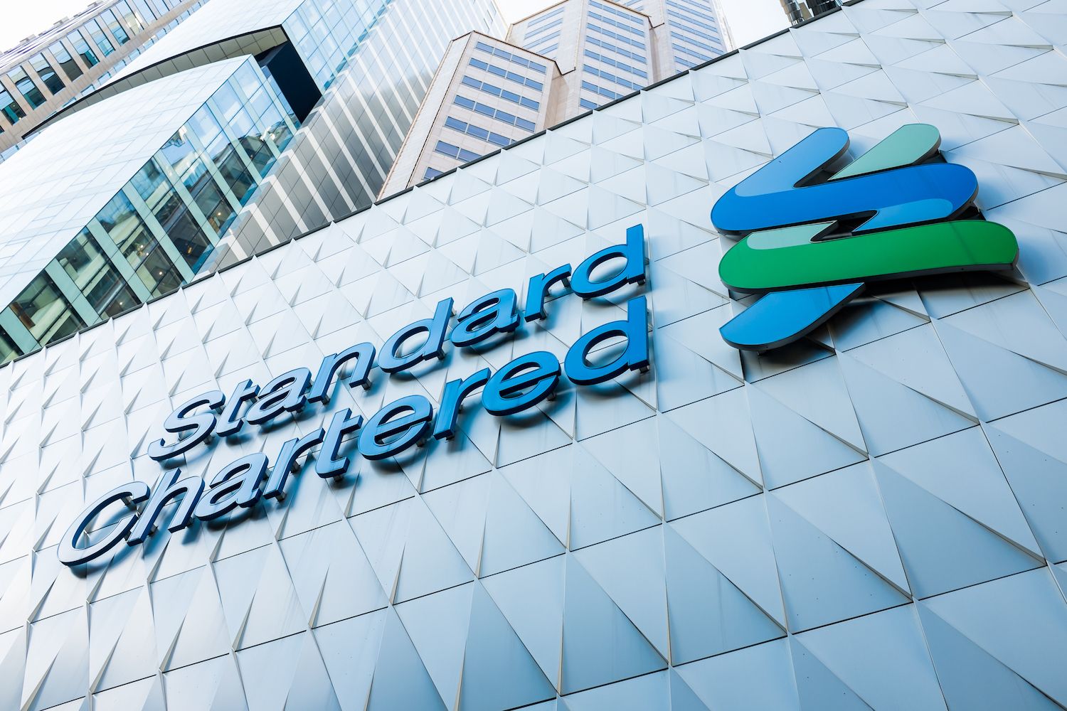 Customary Chartered Says It’s the First International Financial institution to Supply Spot Bitcoin and Ether Buying and selling Standard Chartered Says It’s the First Global Bank to Offer Spot Bitcoin and Ether Trading