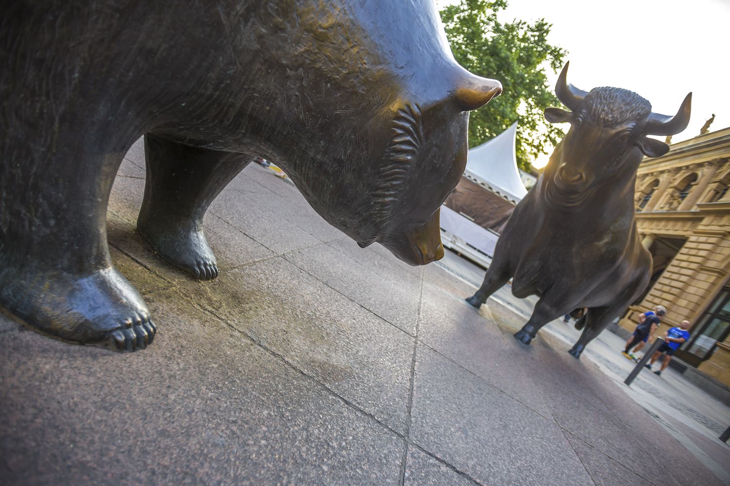 Bearish Bitcoin Dealer Loses $92M as Surge Wipes Out $426M in Brief Liquidations Bearish Bitcoin Trader Loses $92M as Surge Wipes Out $426M in Short Liquidations