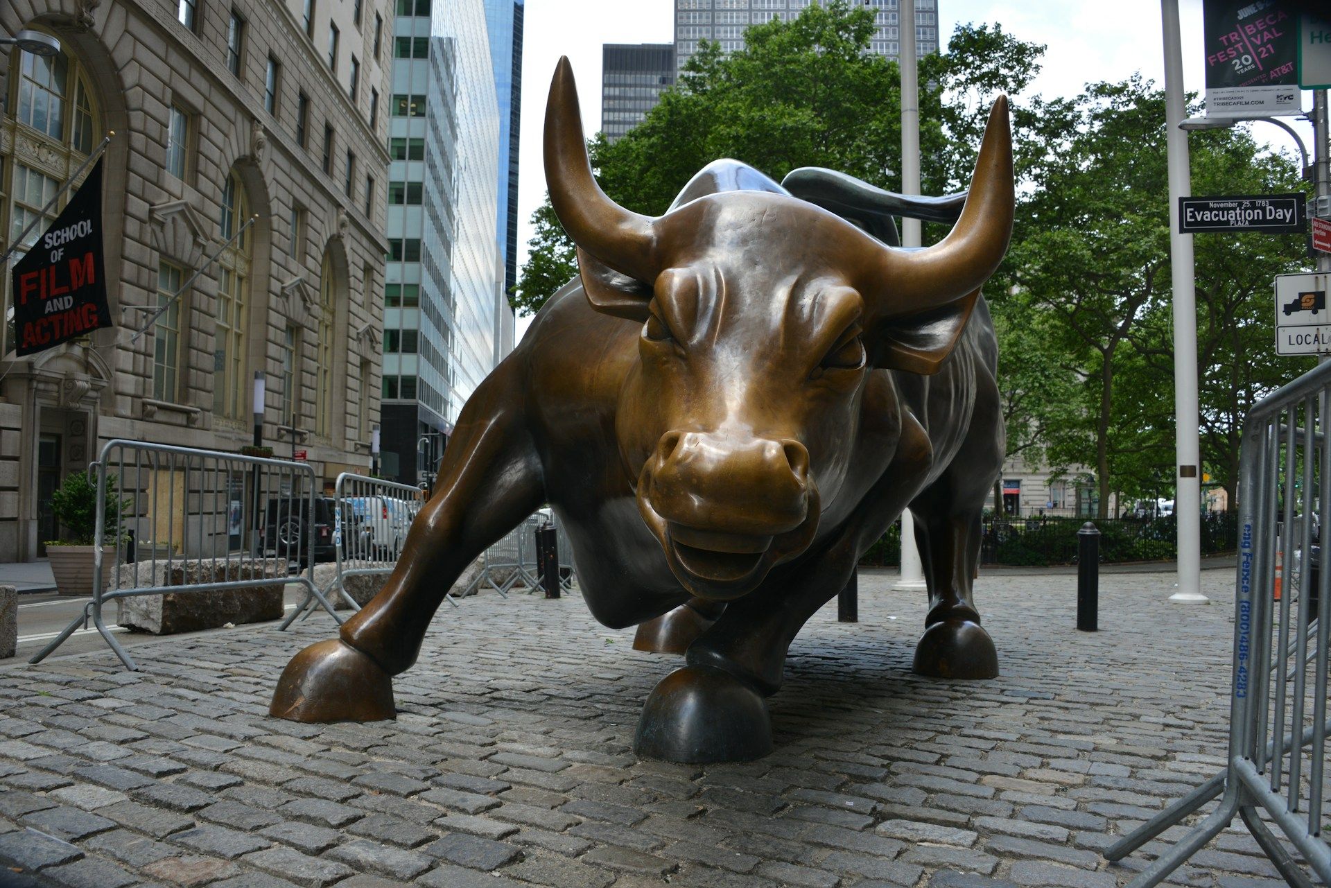 Bitcoin's Institutional Waves Are Building, Not Breaking