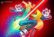 Bitcoin Risks Mount Below $117K as Open Interest Stays Elevated